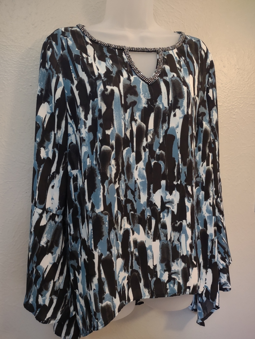 Juicy Couture Blue Abstract Print Rhinestone Keyhole Bell Sleeve Blouse Large - Picture 4 of 13